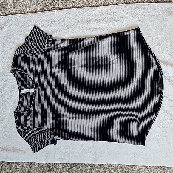 Short sleeve top - Picture 1 of 4